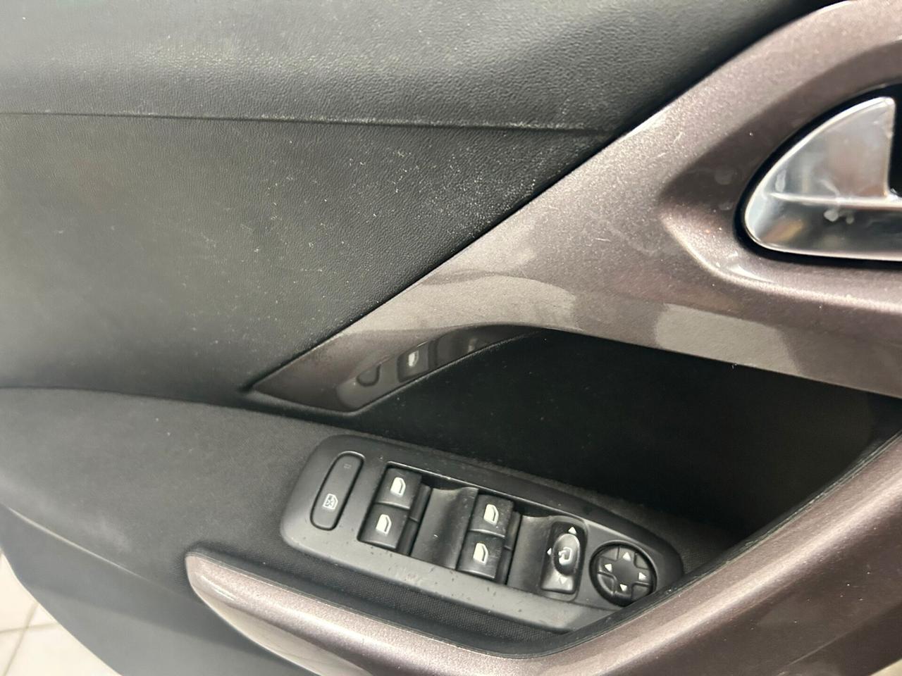 Peugeot 2008 1.6 e-HDi X NEOPATENTATI 2014