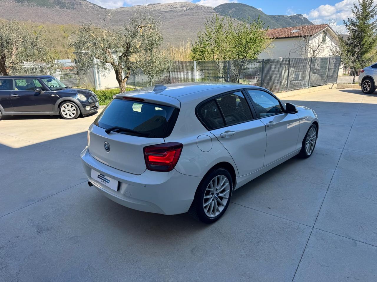 Bmw 118 118d 5p. Unique