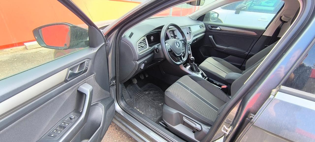 Volkswagen T-Roc 1.0TSI STYLE VIRTUAL NAVI BI-ZONA ASSIST LED