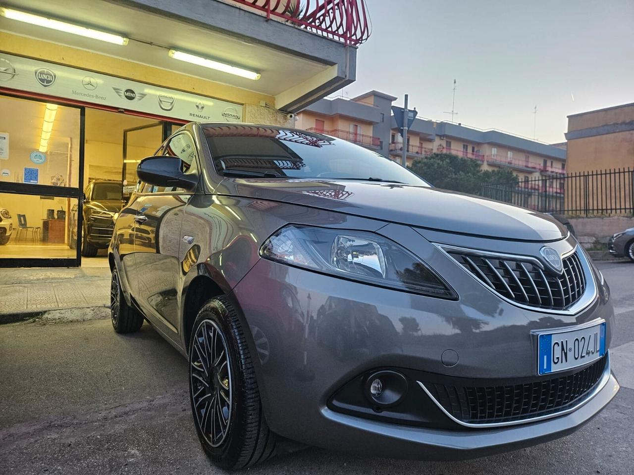 Lancia Ypsilon 1.0 Firefly Hybrid S&S GOLD 70CV
