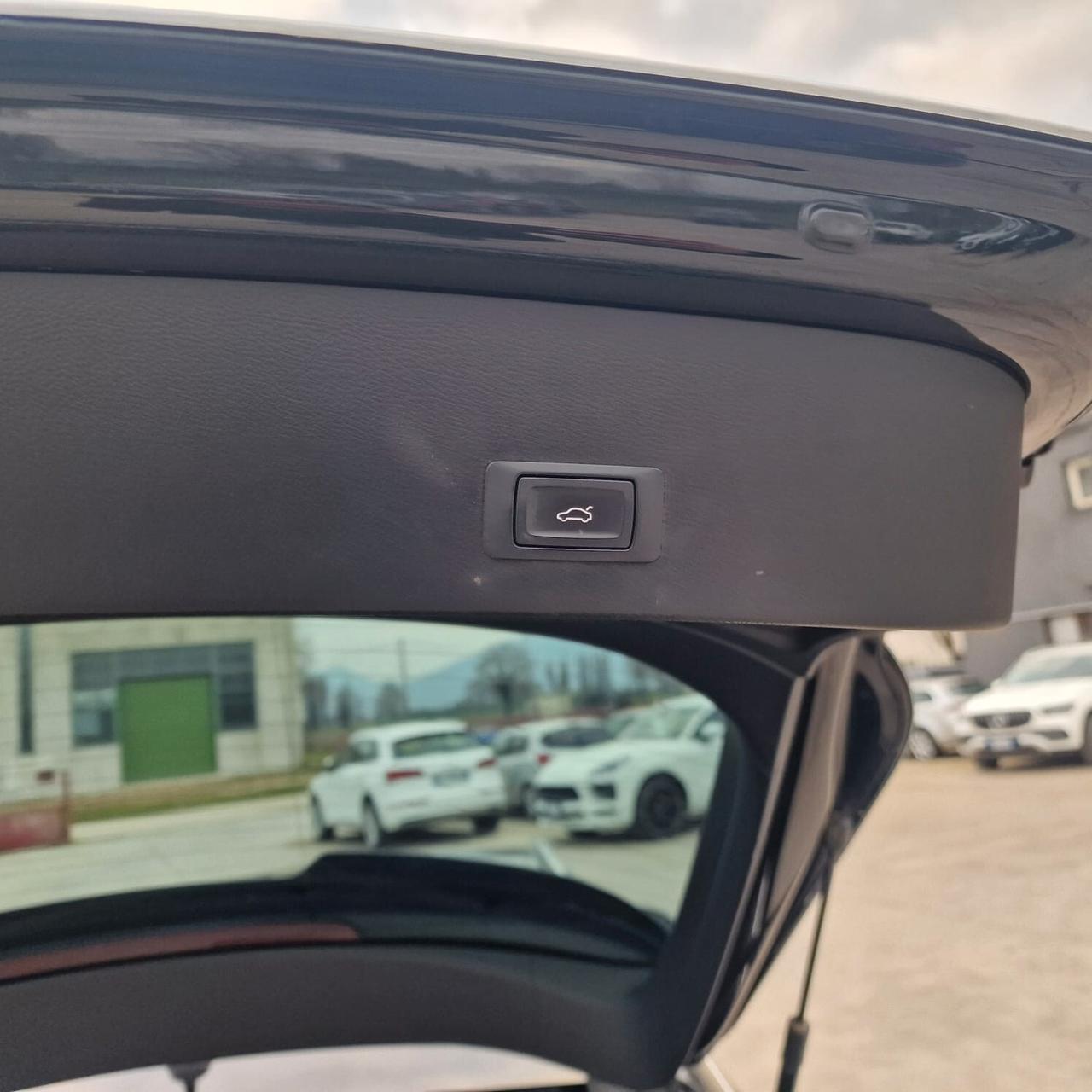 Audi A6 Avant 2.0 TDI 190 CV quattro S tronic S-line interno ed esterno