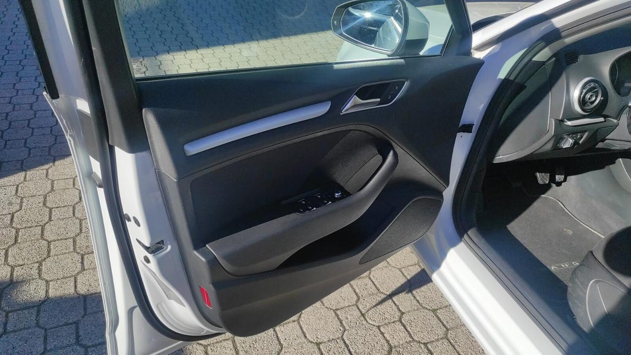 AUDI A3 SPORTBACK 5 POSTI 1.6 TDI 110CV