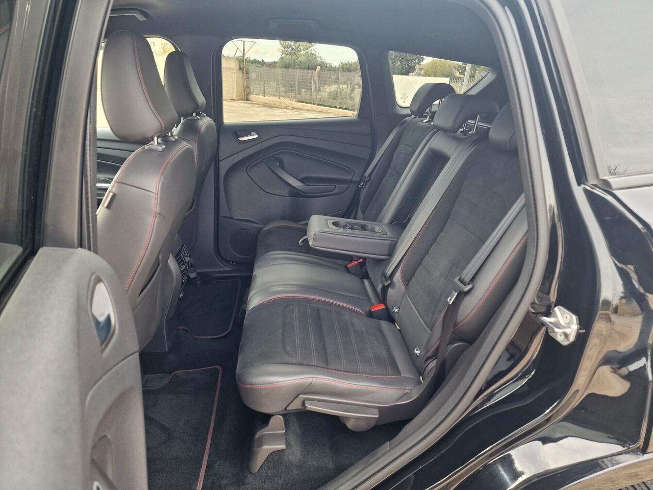 Ford Kuga 1.5 TDCI 120 CV S&S 2WD ST-Line