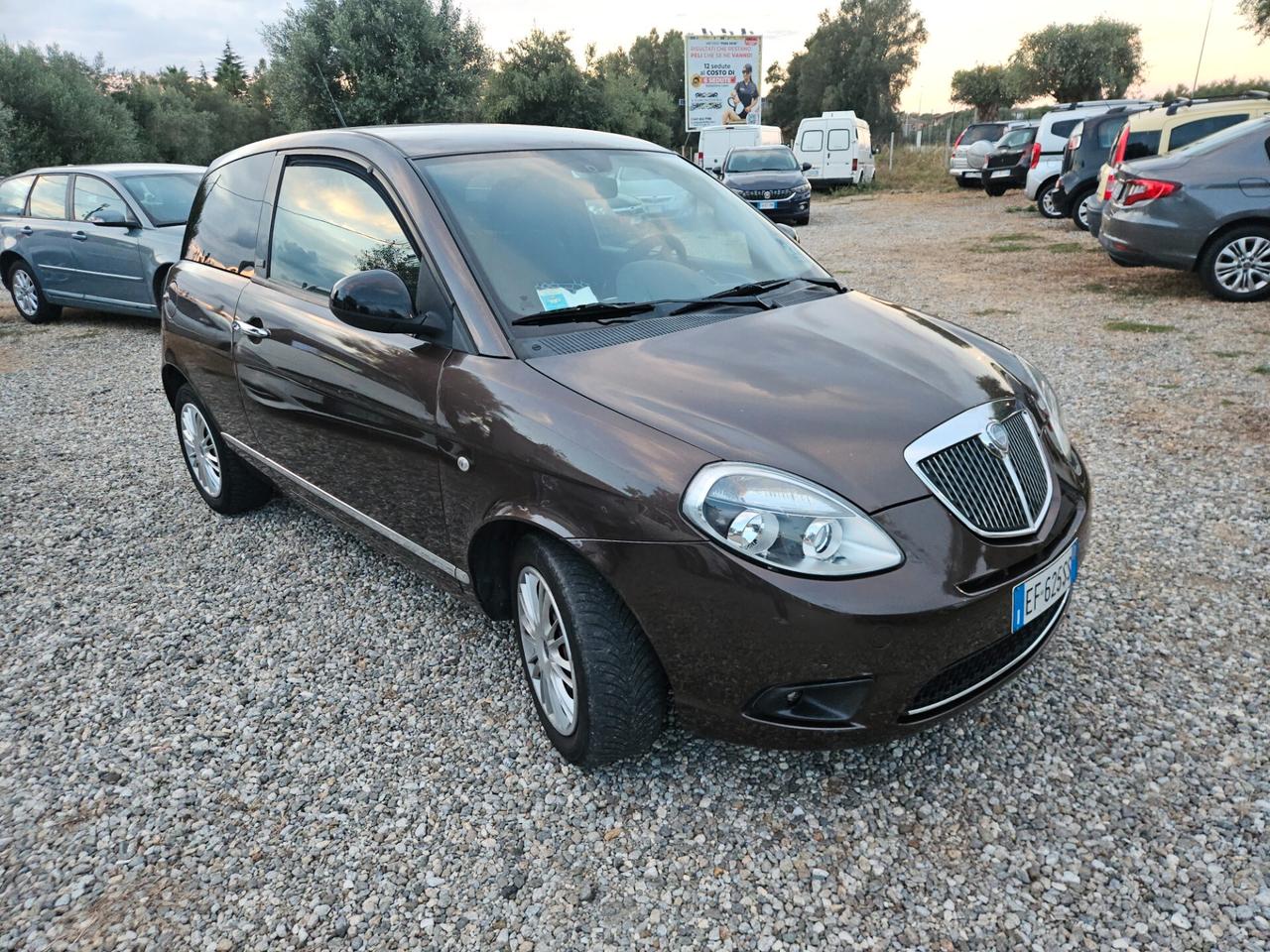 Lancia Ypsilon 1.3 MJT 75 CV Diva