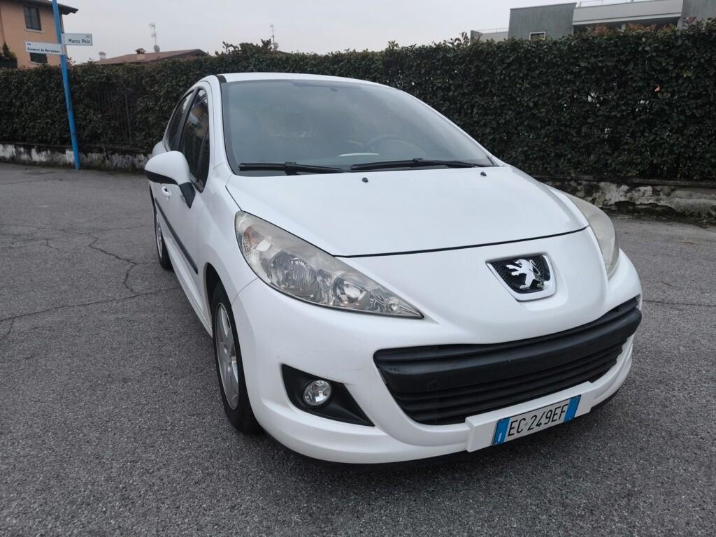PEUGEOT 207 1,4 BENZINA- OK NEOPATENTATI