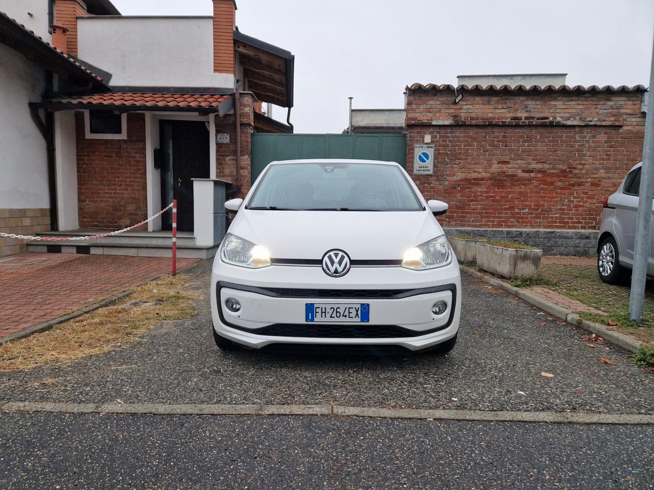 Volkswagen up! 1.0 60CV AUTOMATICA, 5 porte, Bluetooth, Sensori