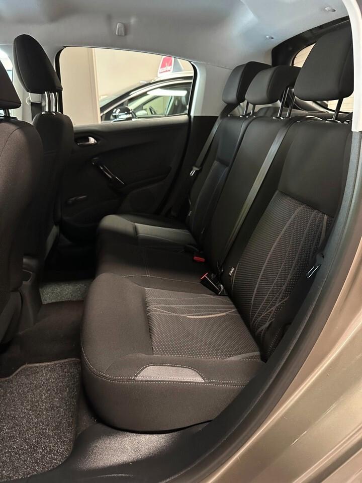 Peugeot 208 5p 1.4 hdi - Neopatentati