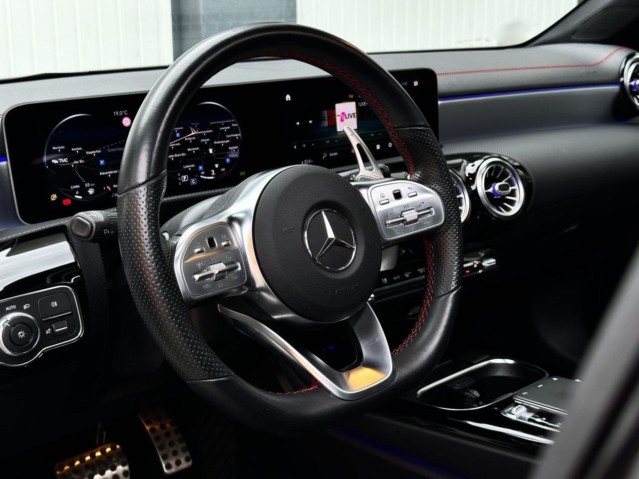 MERCEDES BENZ CLA 220 PREMIUM AMG-PANO-NIGHT-CAMERA