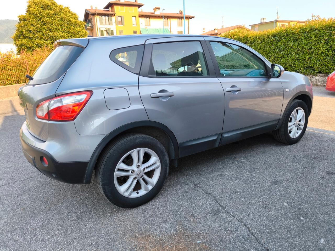 NISSAN QASHQAI 2,0 DCI 4X4- TEKNA-