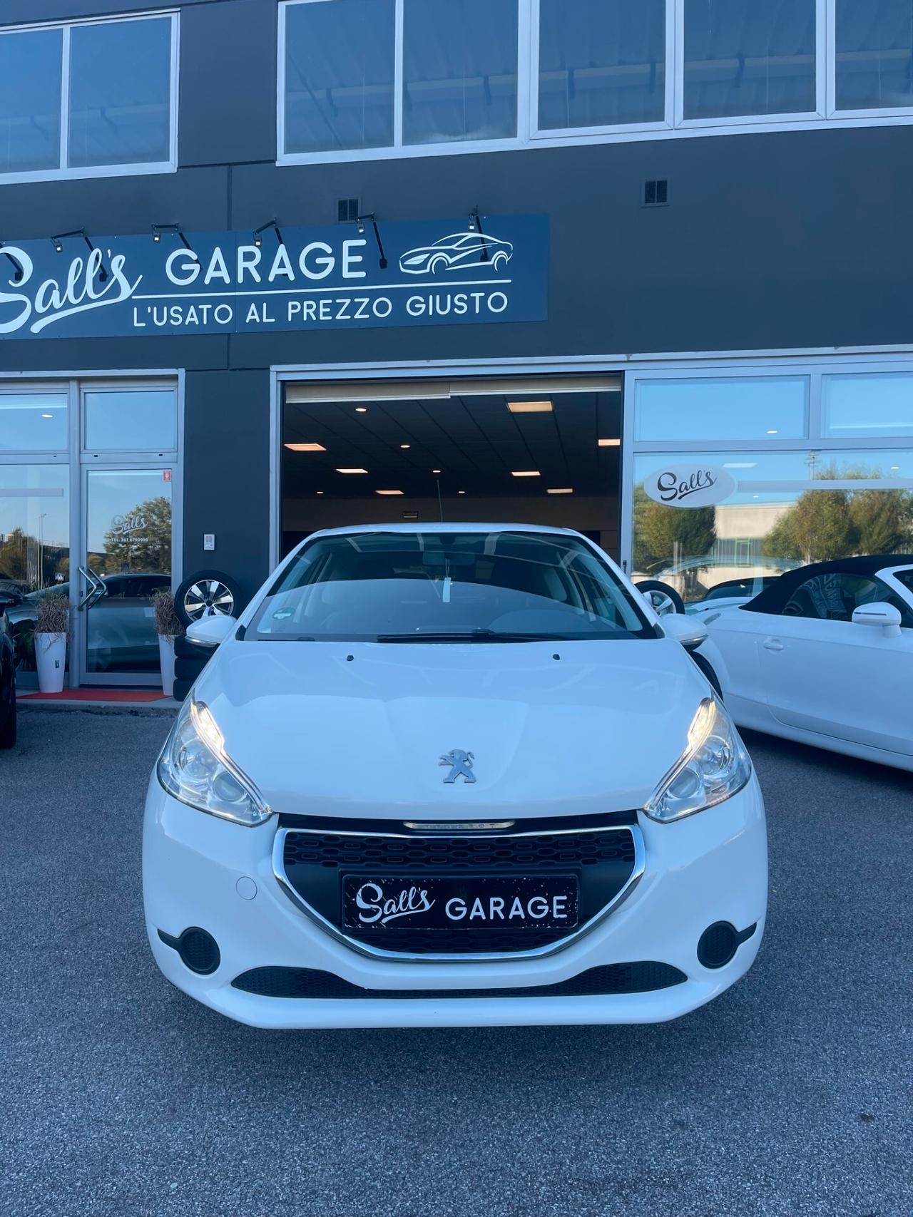 Peugeot 208 1.2 benzina Neopatentati
