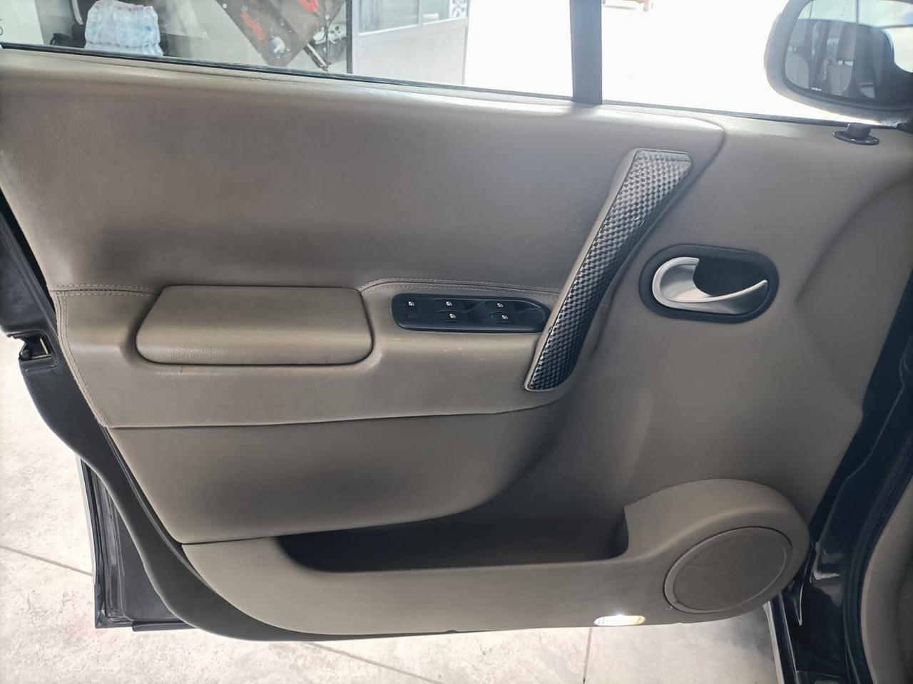 Renault Scenic Grand Scénic 1.9 dCi Luxe Dynamique 04/2004