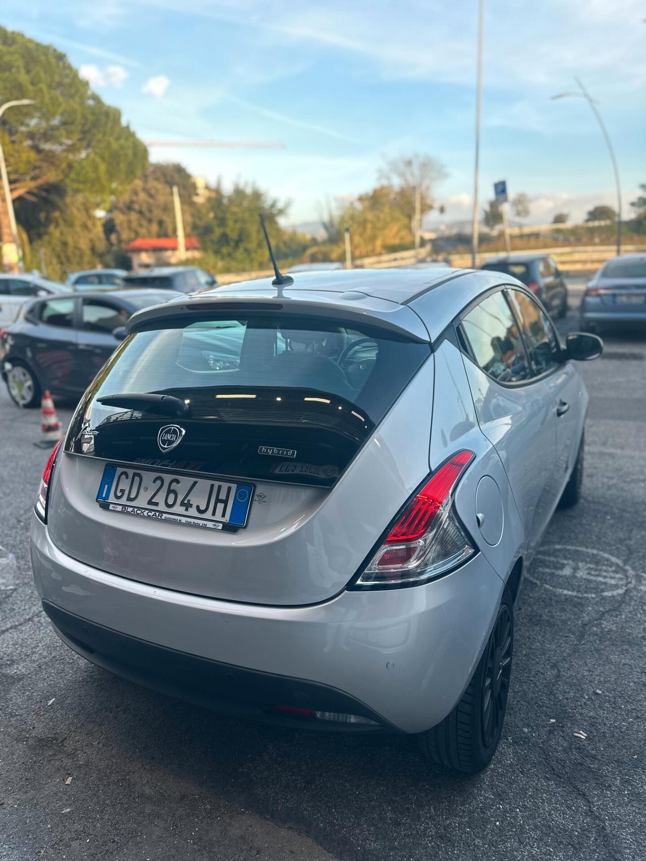 Lancia Ypsilon 1.0 FireFly 5 porte S&S Hybrid Ecochic Silver