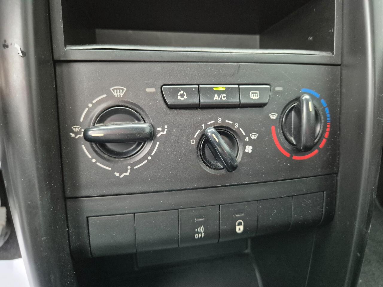 Peugeot 207 1.4 HDi 70CV 3p. ONE Line