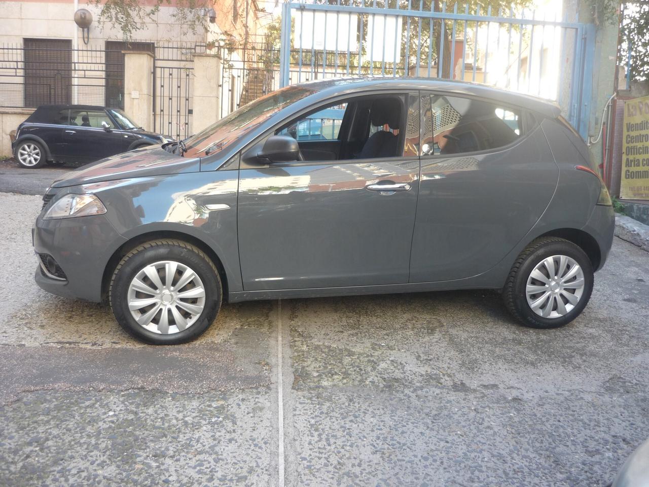 Lancia Ypsilon 0.9 TwinAir 85 CV 5 porte Metano Ecochic Gold