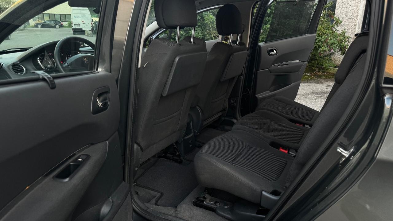 Peugeot 5008 1.6 HDi 115CV Active