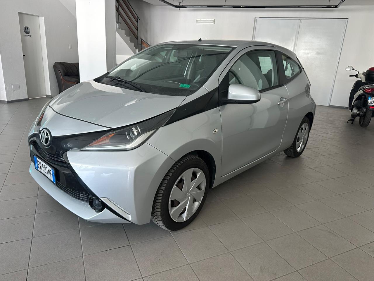 Toyota Aygo 1.0 VVT-i 69 CV 3 porte x-cool