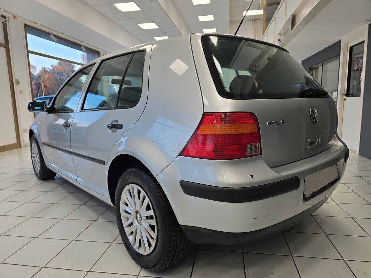 Volkswagen Golf 1.4 16V cat 5 porte 2001