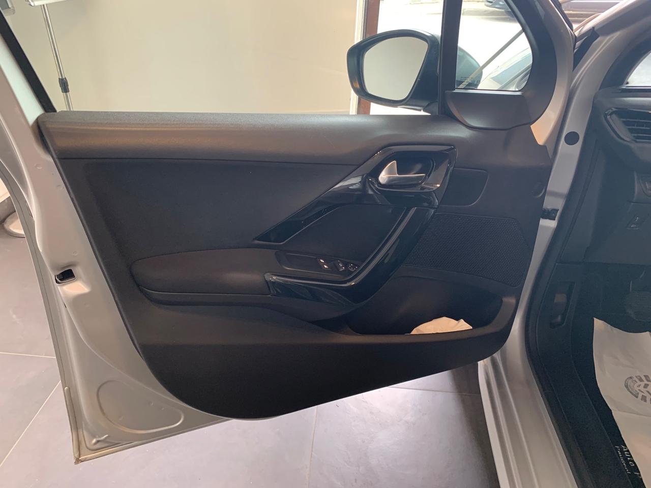Peugeot 208 PureTech 82 5 porte Allure
