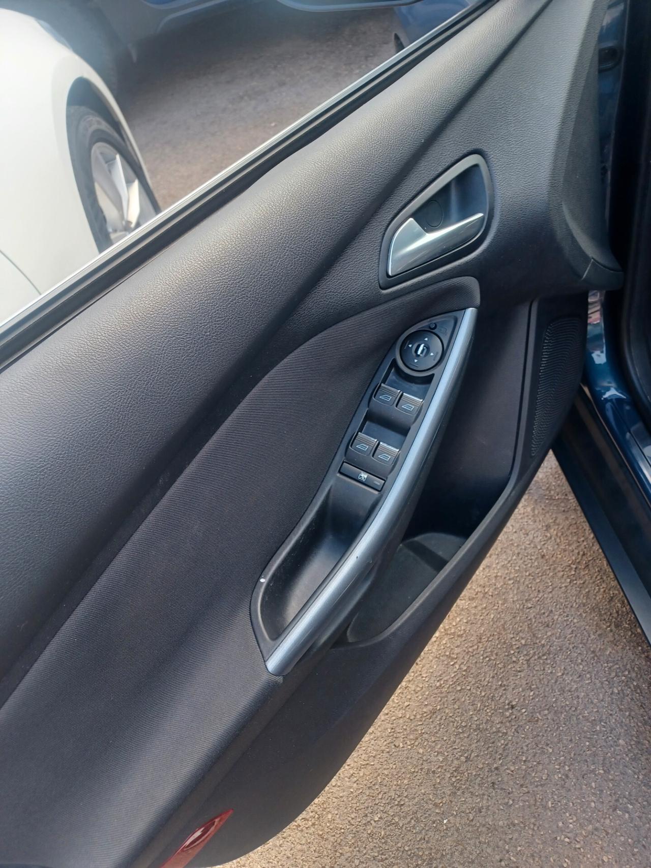 Ford Focus 1.0 TITANIUM S.W. ANNO 2013