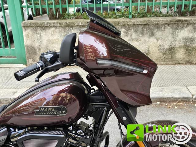 HARLEY-DAVIDSON CVO Street Glide 25th