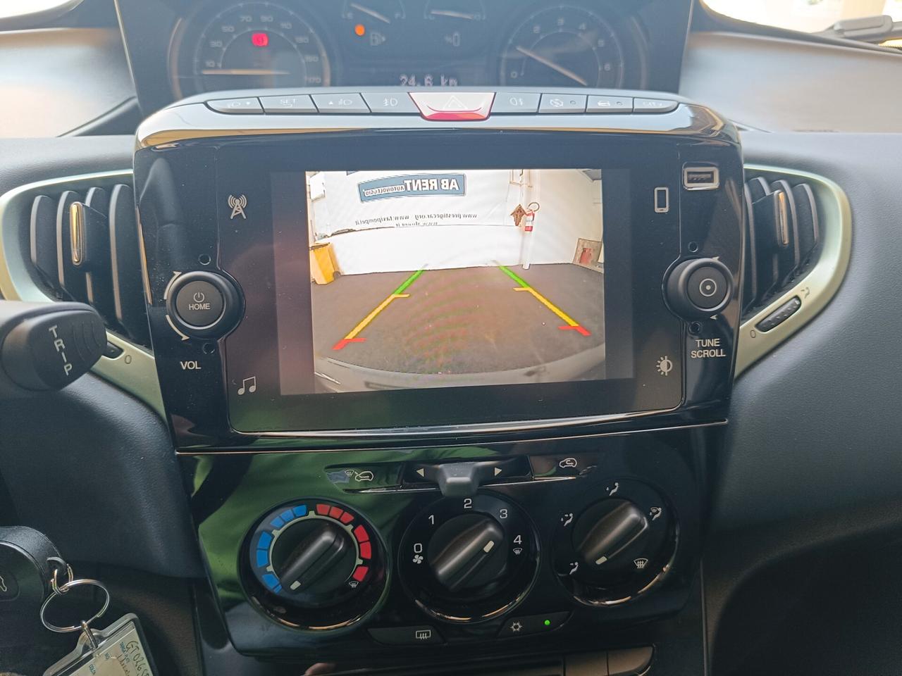 Lancia Ypsilon 1.0 FireFly 5 porte S&S Hybrid Platino
