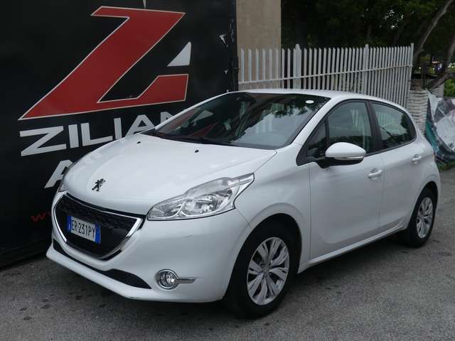 Peugeot 208 5p 1.2 CRUISE..BLUETOOTH..PDC