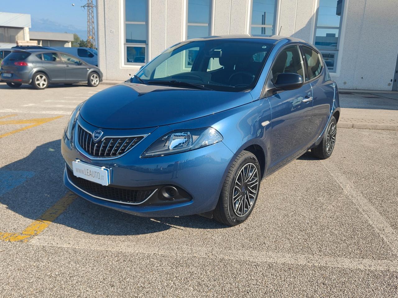 Lancia Ypsilon 1.0 FireFly 5 porte S&S Hybrid Silver
