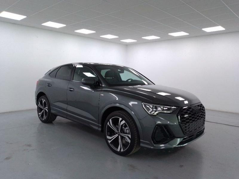 Audi Q3 Sportback 40 2.0 tdi Identity Black quattro 193cv s-tronic