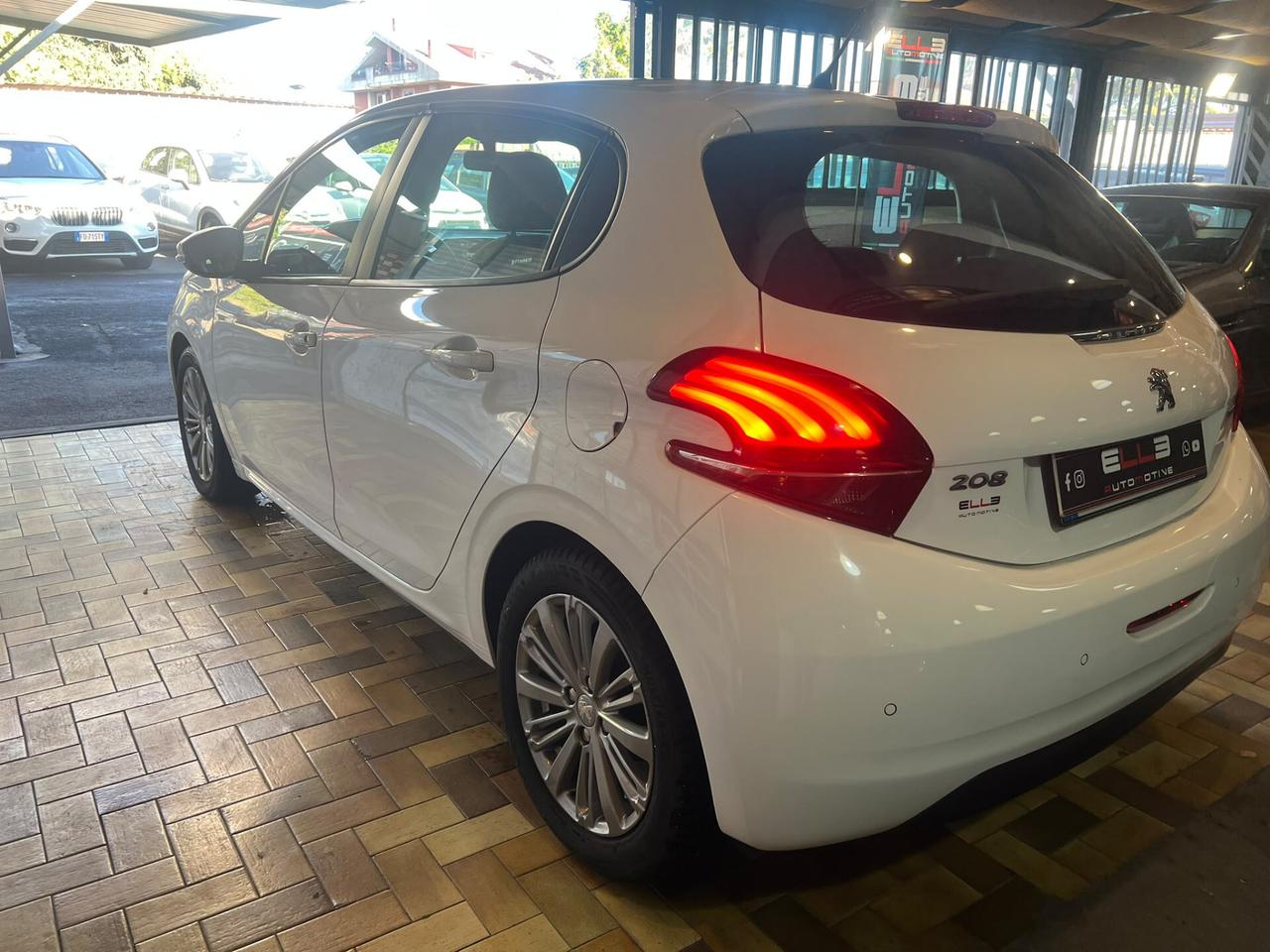 Peugeot 208 1.6 HDi 75 CV 10/2015