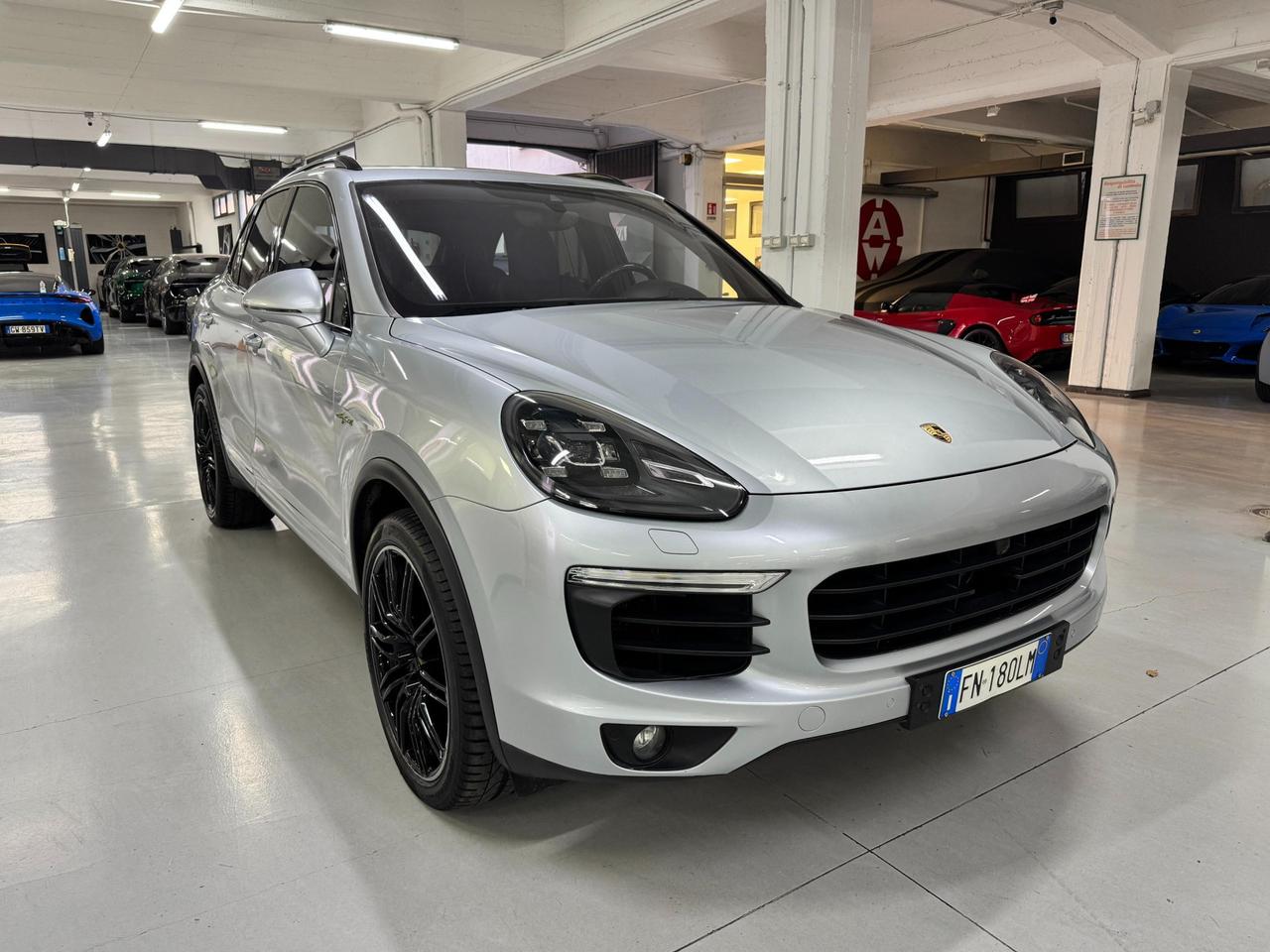 Porsche Cayenne 3.0 e-hybrid S tiptronic