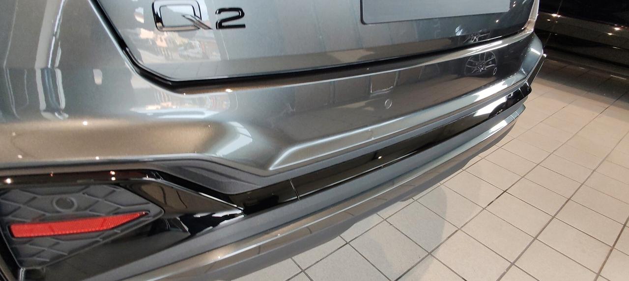 Audi Q2 35 TDI S tronic Identity Black