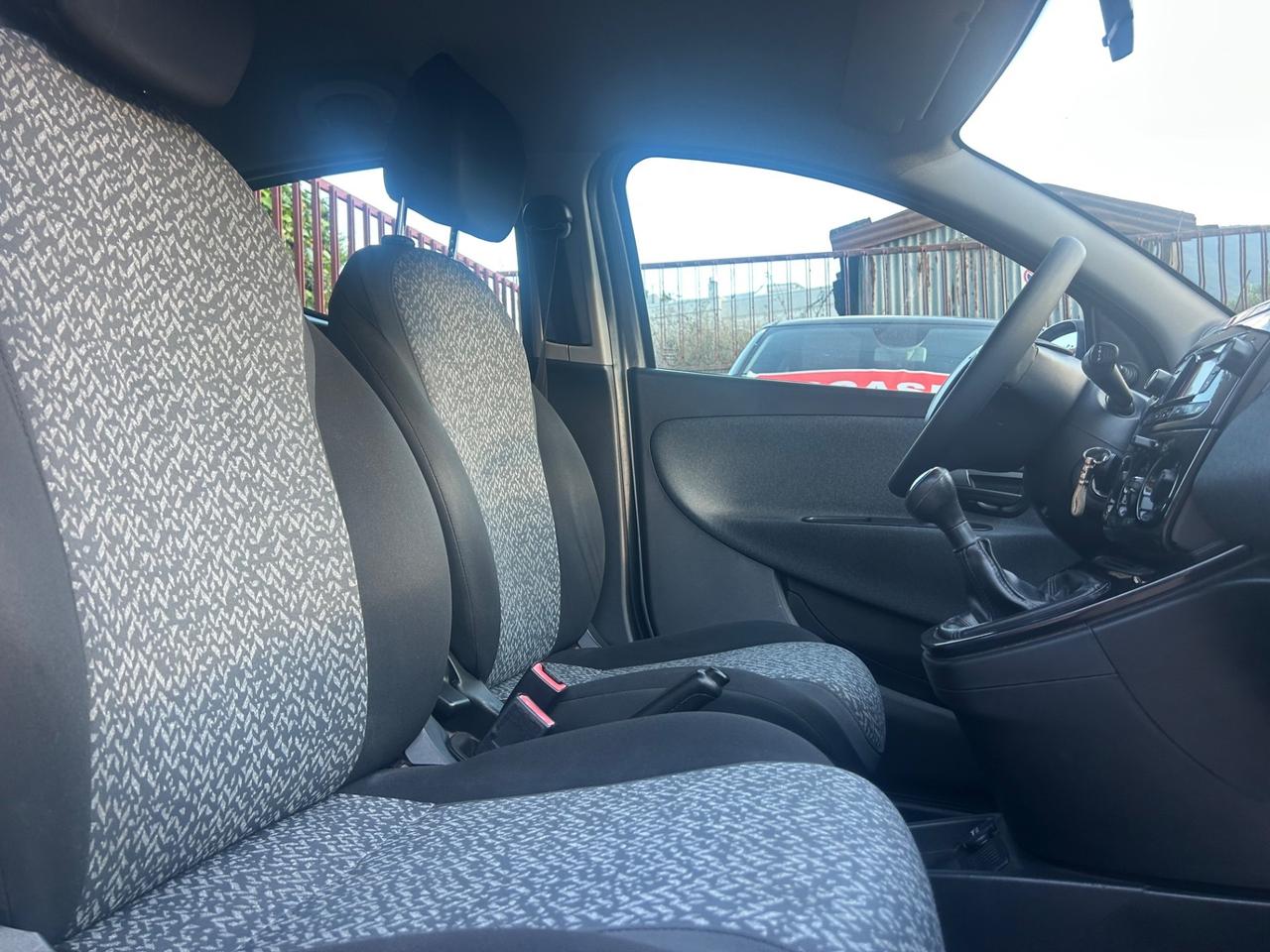 Lancia Ypsilon 1.3 MJT 16V 95 CV 5 porte S&S Elefantino Blu