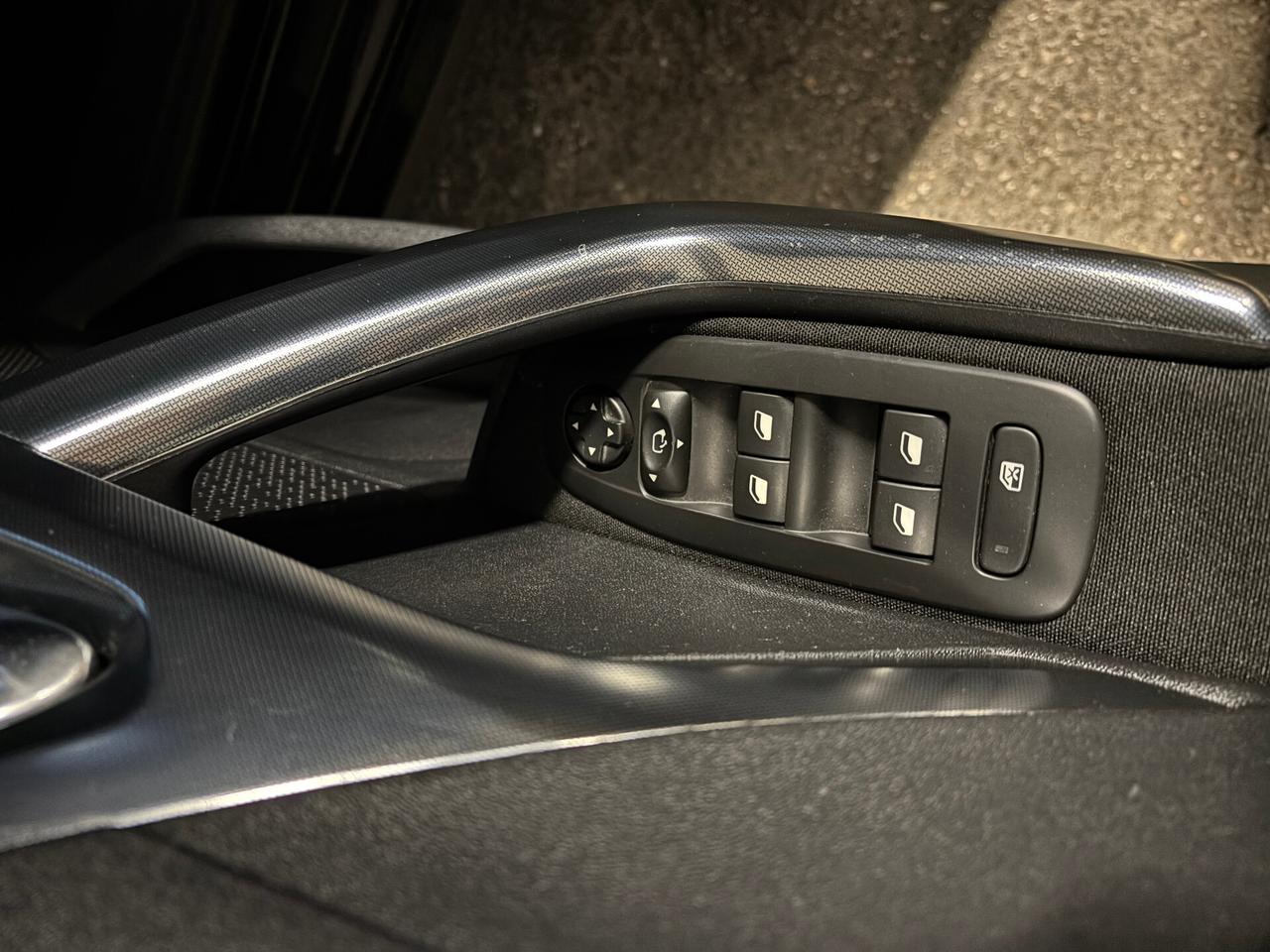 Peugeot 2008 1.2 PureTech Turbo 110CV S&S Allure