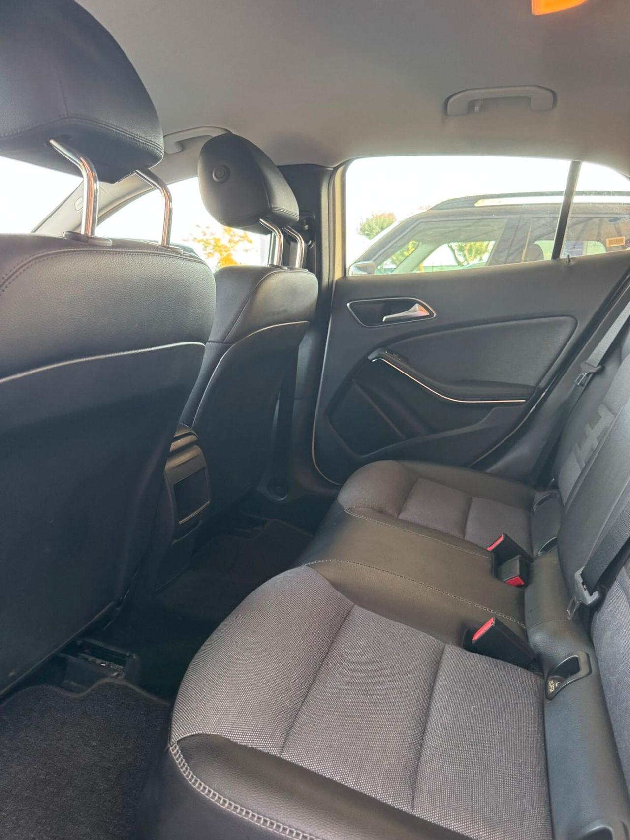 Mercedes-benz GLA 180 d Business