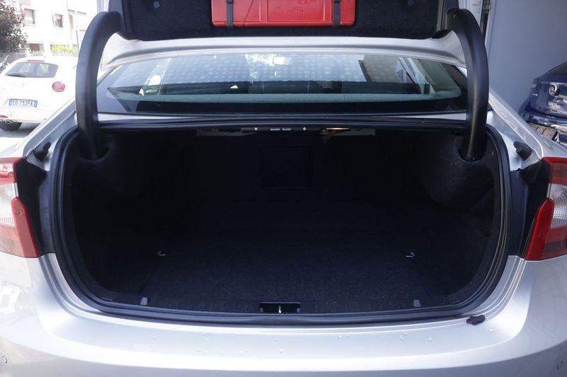 Volvo S60 Volvo S60 D3 Geartronic R-design Momentum 100KW ANNO 2014