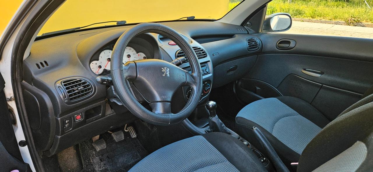 Peugeot 206 1.1 3p. XT