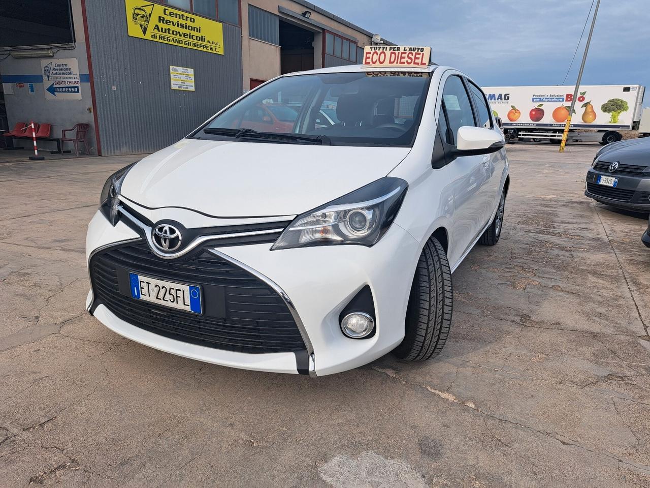 Toyota Yaris 1.4 D-4D 5 porte Lounge - 2014