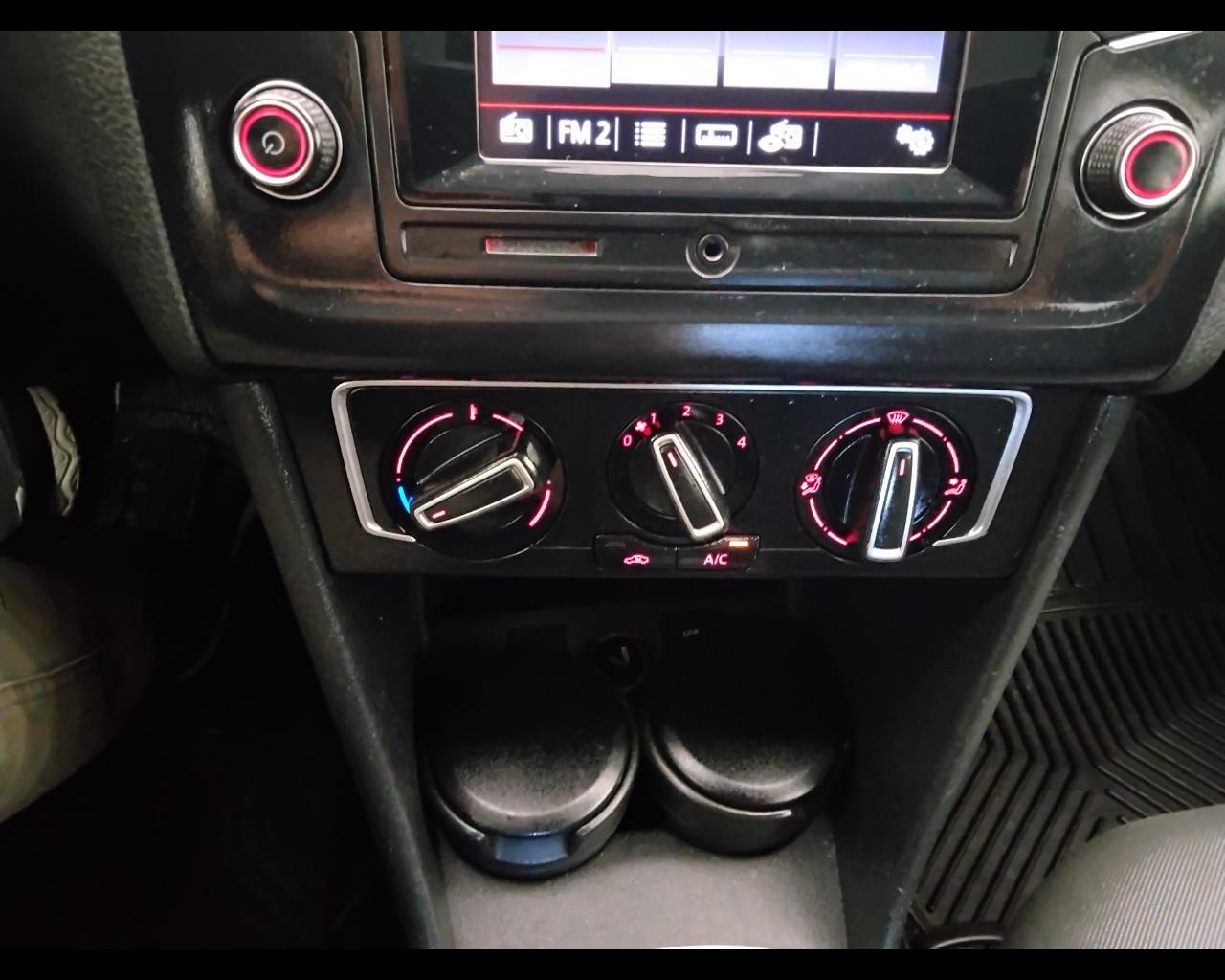 VOLKSWAGEN Polo V 2014 - Polo 5p 1.0 mpi Comfortline 75cv