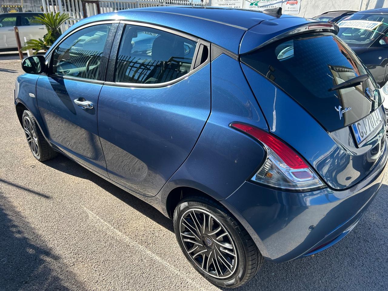 Lancia Ypsilon 1.0 FireFly 5 porte S&S Hybrid Ecochic Gold