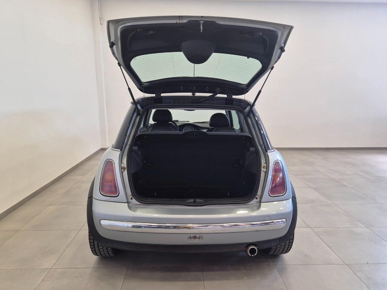 Mini Cooper 1.6 3 p. - NEOPATENTATI