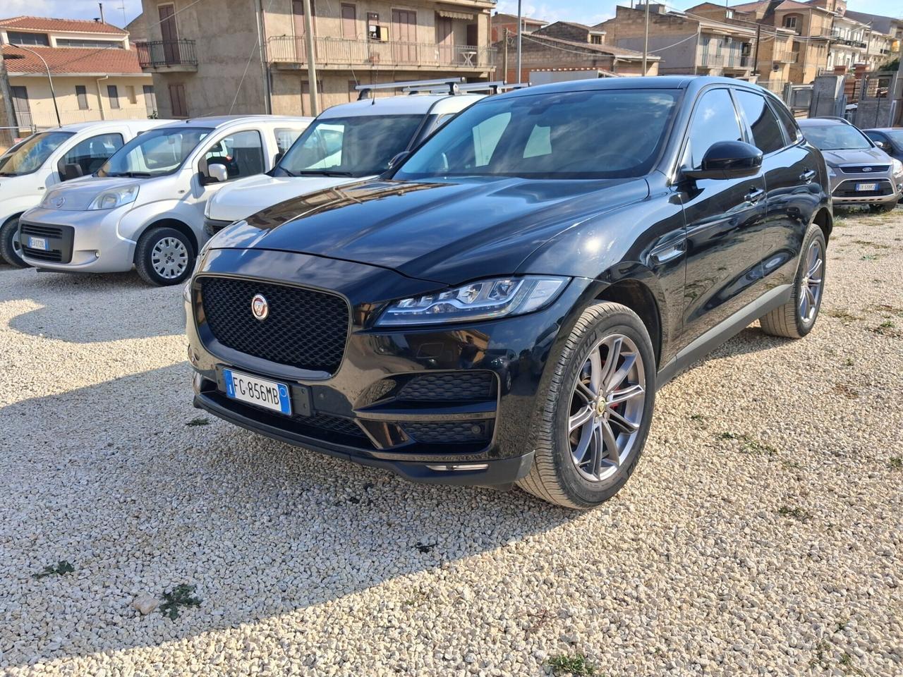 Jaguar F-Pace 2.0 D 180 CV R-Sport catena fatta tu