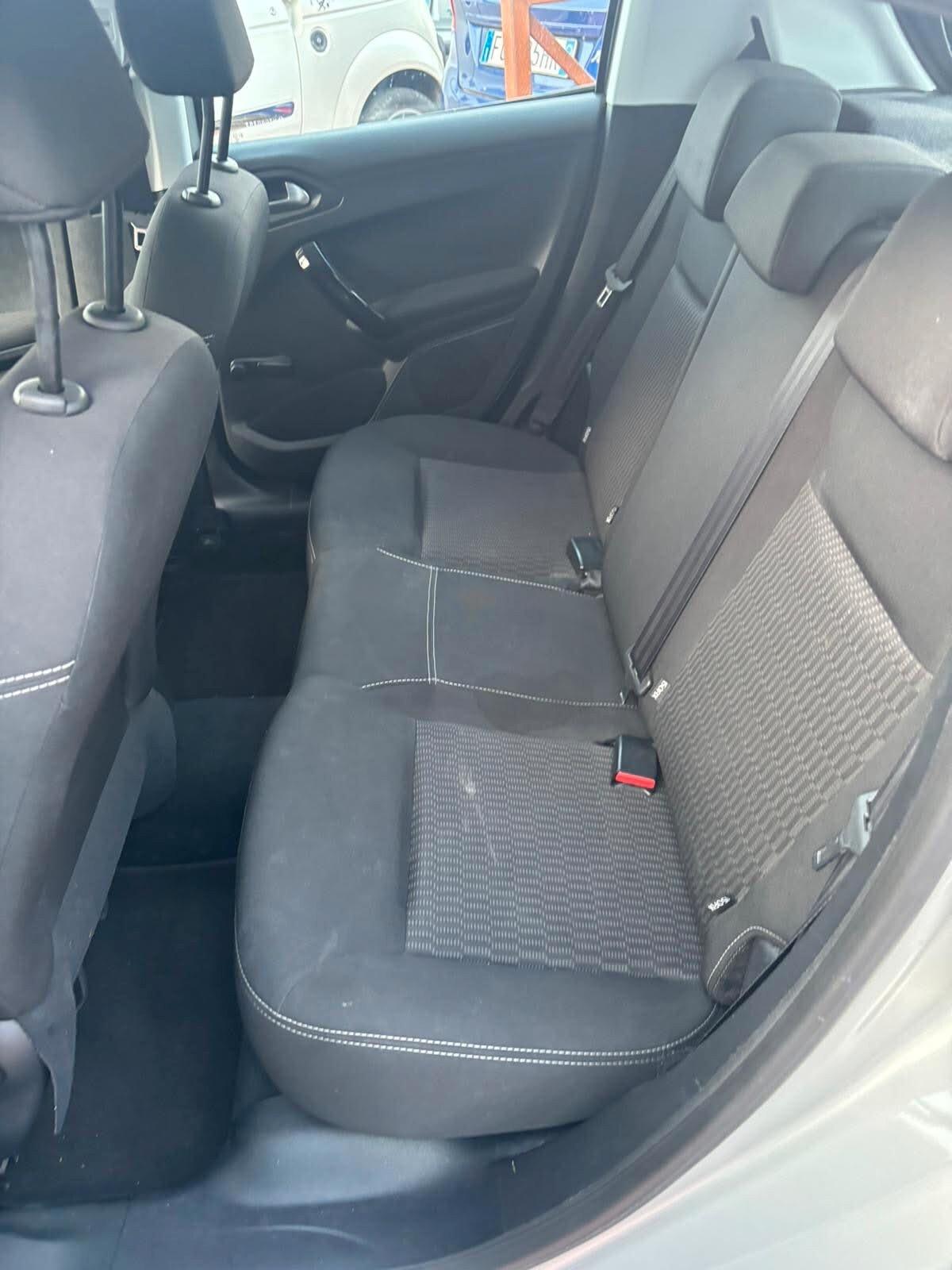 Peugeot 208 PureTech 82 5p. GPL Allure