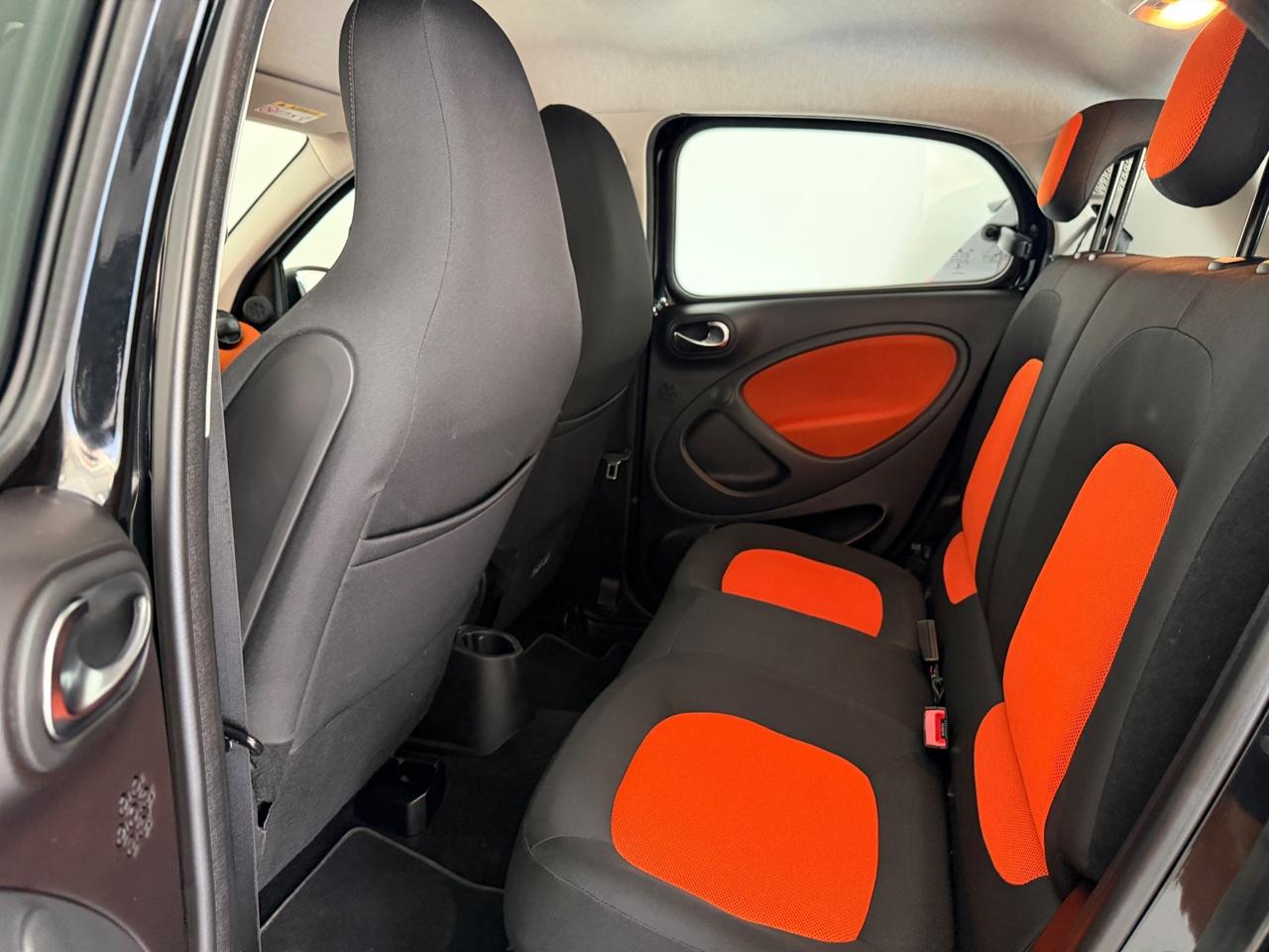 SMART FORFOUR PASSION 90 CV AUTOMATICA/LED/NAVIGATORE