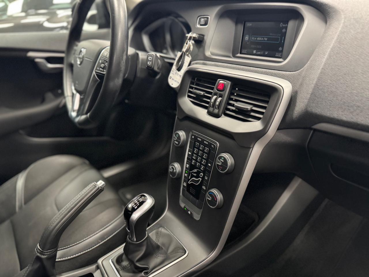 Volvo V40 D2 R-design