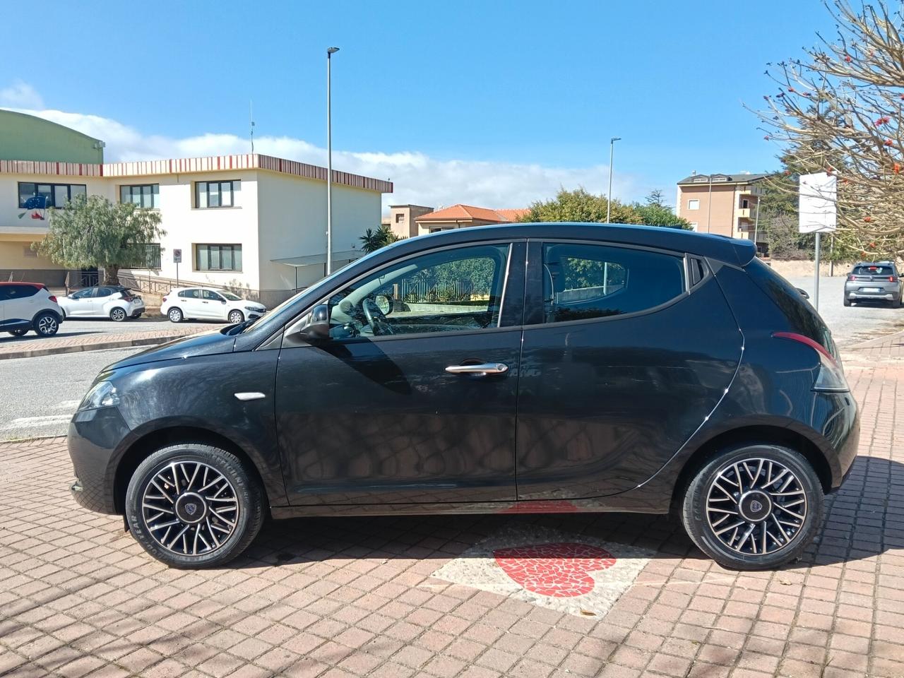 Lancia Ypsilon 1.0 FireFly 5 porte S&S Hybrid Platino