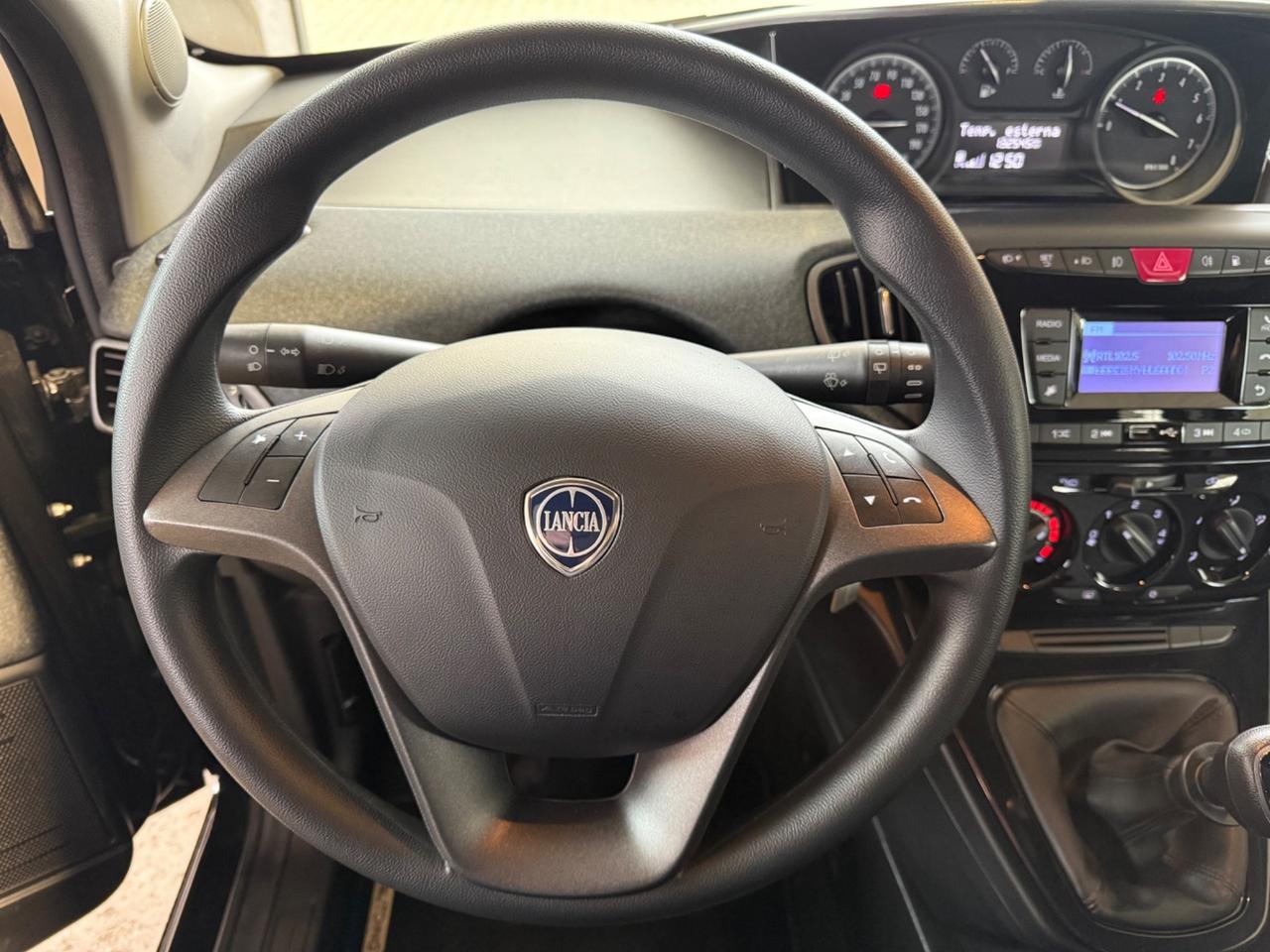 Lancia Ypsilon 1.2 69 CV 5 porte GPL Ecochic Black and Noir