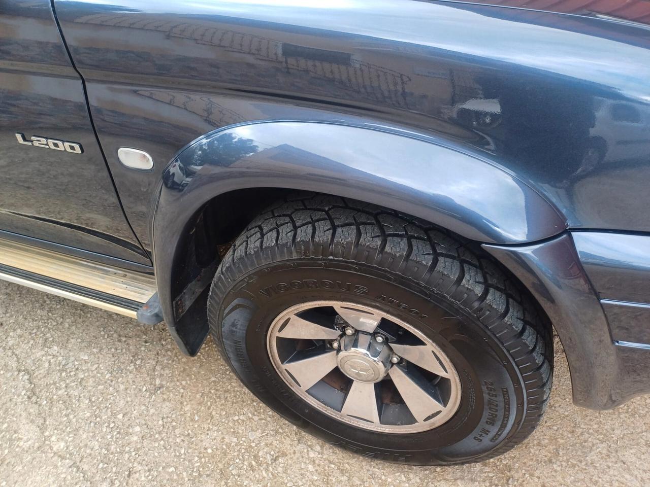 Mitsubishi L200 2.5 TD cat 4WD Double Cab Intense