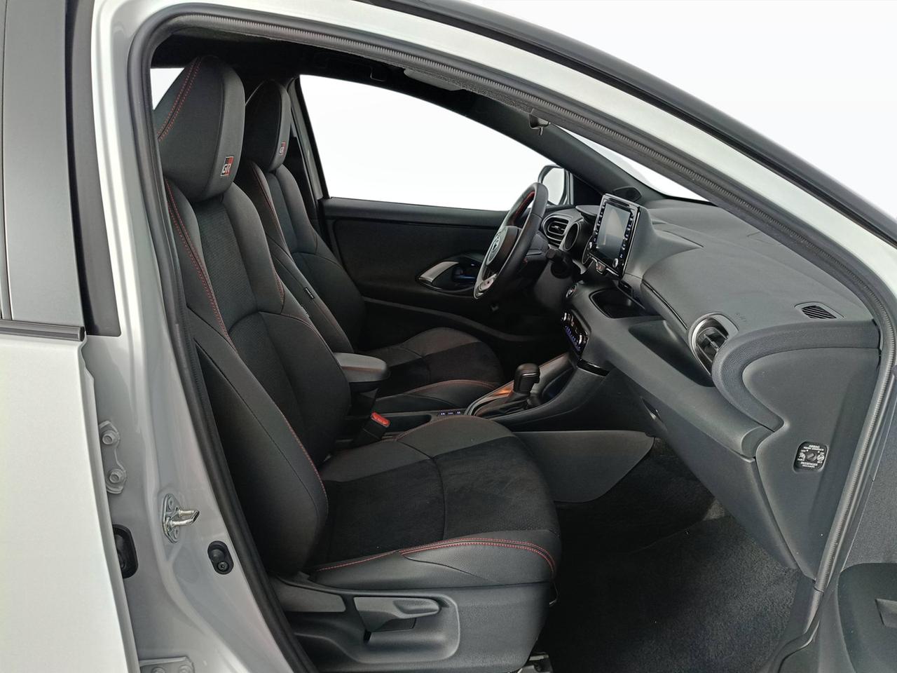 TOYOTA Yaris IV 2020 - Yaris 1.5h GR Sport