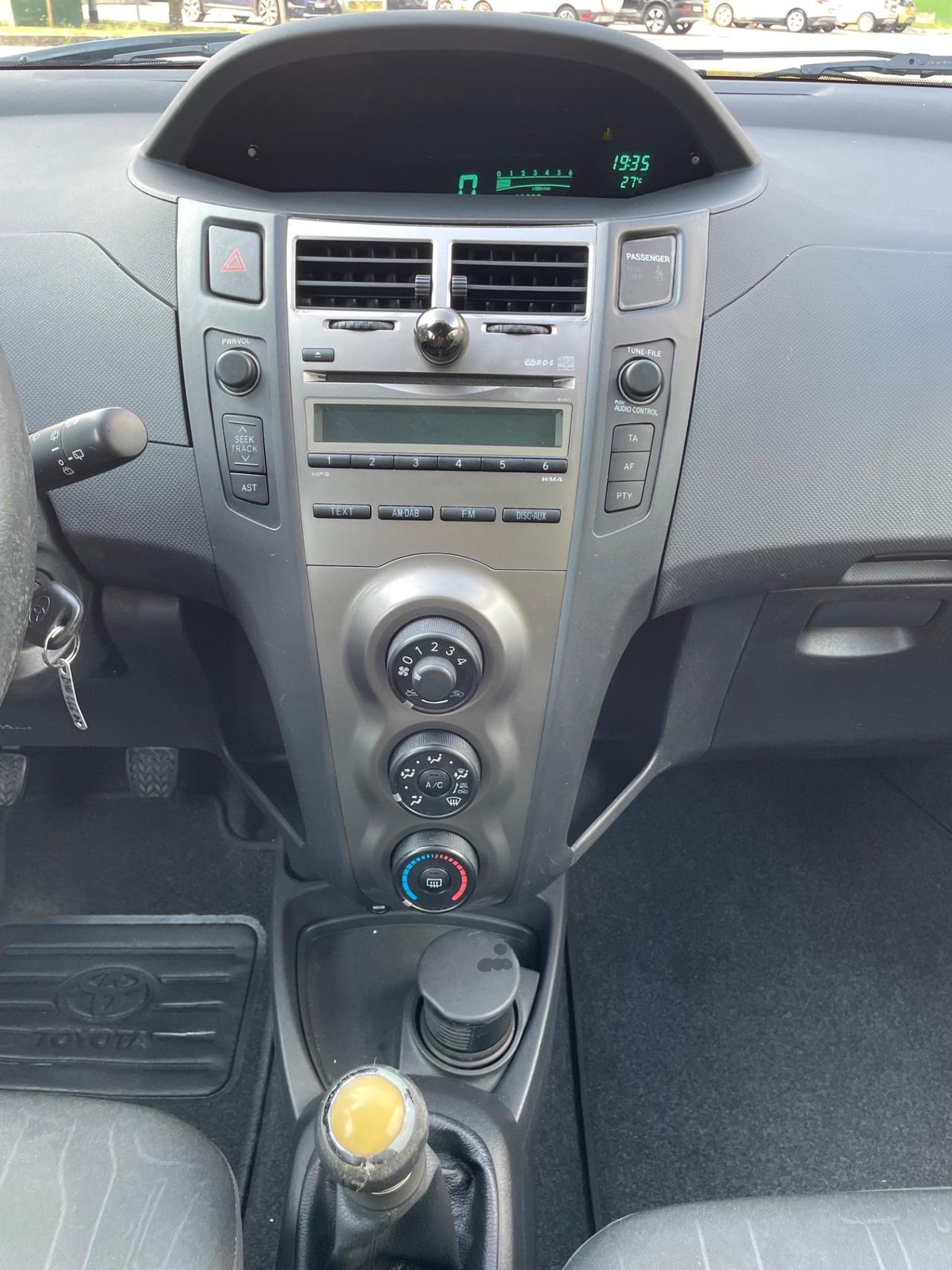 Toyota Yaris 1.0 3 porte Luxury pack