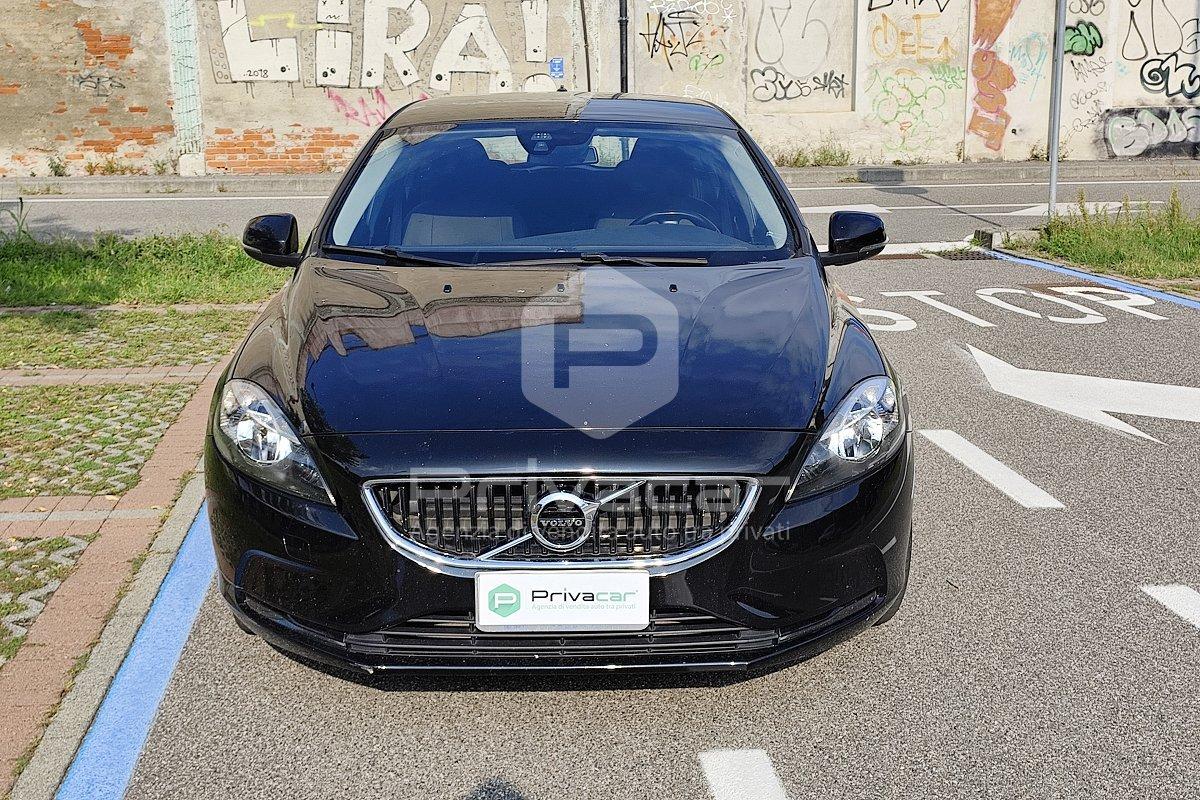 VOLVO V40 D2